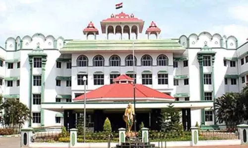 தமிழகத்தில் மணல் கொள்ளையை முற்றிலும் கட்டுப்படுத்த வேண்டும் தமிழகத்தில் மணல் கொள்ளையை முற்றிலும் கட்டுப்படுத்த வேண்டும்