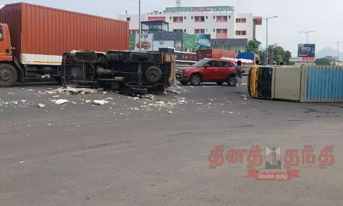 கன்டெய்னர் லாரி மீது மோதி விபத்து: 2 தனியார் பால் வண்டிகள் கவிழ்ந்தன கன்டெய்னர் லாரி மீது மோதி விபத்து: 2 தனியார் பால் வண்டிகள் கவிழ்ந்தன