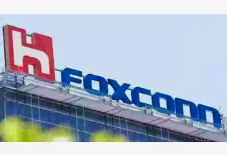 மத்திய அரசின் அழுத்தத்தால் பாக்ஸ்கான் திட்டம் குஜராத்துக்கு மாற்றப்பட்டது- காங்கிரஸ் குற்றச்சாட்டு மத்திய அரசின் அழுத்தத்தால் பாக்ஸ்கான் திட்டம் குஜராத்துக்கு மாற்றப்பட்டது- காங்கிரஸ் குற்றச்சாட்டு