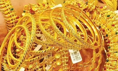 சென்னையில் ஆபரணத்தங்கம் சவரனுக்கு ரூ.432 குறைந்து விற்பனை சென்னையில் ஆபரணத்தங்கம் சவரனுக்கு ரூ.432 குறைந்து விற்பனை