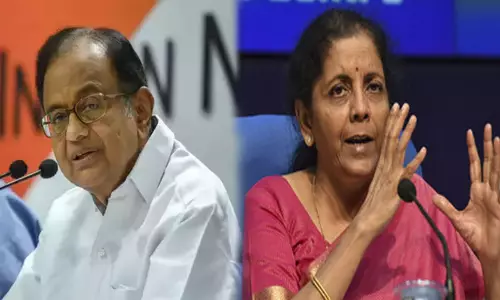 காங்கிரசின் பொருளாதார சீர்திருத்தங்களை அரைவேக்காடு என விமர்சித்த நிர்மலா சீதாராமன்- ப. சிதம்பரம் பதிலடி காங்கிரசின் பொருளாதார சீர்திருத்தங்களை அரைவேக்காடு என விமர்சித்த நிர்மலா சீதாராமன்- ப. சிதம்பரம் பதிலடி