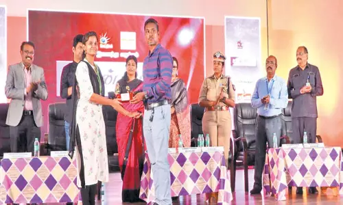 கல்லூரியில் பெண்களுக்கான விழிப்புணர்வு நிகழ்ச்சி