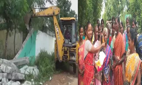 ஊத்துக்கோட்டை அருகே தீண்டாமை சுவர் அகற்றம்