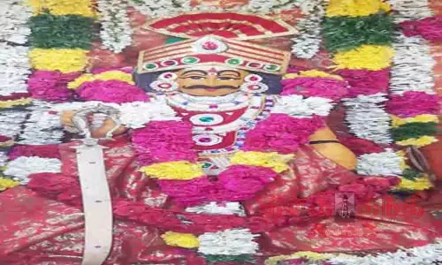 சித்தர் முத்துவடுகநாதருக்கு சிறப்பு அபிஷேகம்