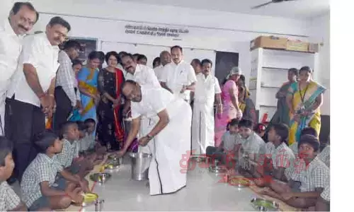 புதுக்கோட்டை தொடக்கப்பள்ளியில் காலை உணவு திட்டம் புதுக்கோட்டை தொடக்கப்பள்ளியில் காலை உணவு திட்டம்