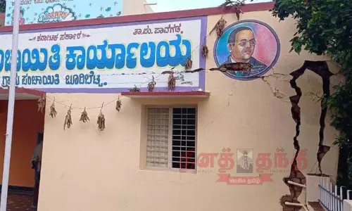 கிராம பஞ்சாயத்து அலுவலகத்தில் வெடிவைத்து ஆவணங்கள் எரிப்பு; முறைகேட்டை மறைக்க மர்மநபர்கள் சதியா? கிராம பஞ்சாயத்து அலுவலகத்தில் வெடிவைத்து ஆவணங்கள் எரிப்பு; முறைகேட்டை மறைக்க மர்மநபர்கள் சதியா?