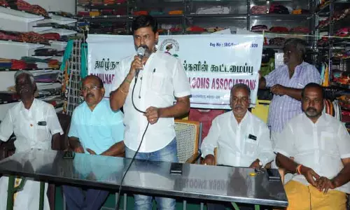 உயர்த்தப்பட்டதை ரத்து செய்யும் வரை மின் கட்டணத்தை செலுத்தமாட்டோம்; ஈரோட்டில் விசைத்தறி சங்கங்களின் கூட்டமைப்பு தலைவர் பேட்டி உயர்த்தப்பட்டதை ரத்து செய்யும் வரை மின் கட்டணத்தை செலுத்தமாட்டோம்; ஈரோட்டில் விசைத்தறி சங்கங்களின் கூட்டமைப்பு தலைவர் பேட்டி