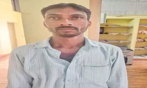 வால்பாறையில் வீட்டின் பூட்டை உடைத்து நகை- பணம் திருட்டு-தொழிலாளி கைது