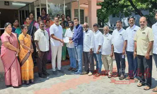 இந்துக்கள் மயானம் அருகே முஸ்லிம்கள் மயானம்