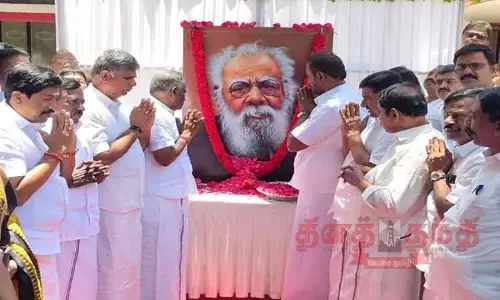 பெரியார் உருவப்படத்துக்கு அ.தி.மு.க.வினர் மாலை அணிவித்து மரியாதை