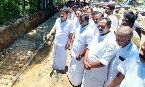 4 வழிச்சாலை தரமாக அமைக்கப்படவில்லை 4 வழிச்சாலை தரமாக அமைக்கப்படவில்லை