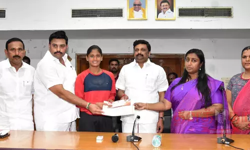 அண்ணா பிறந்தநாளையொட்டி சைக்கிள் போட்டி:  வெற்றிபெற்ற மாணவ, மாணவிகளுக்கு பரிசு