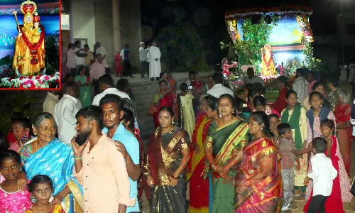 சேலத்தில்  தூய ஆரோக்கிய அன்னை சிற்றாலய தேர்பவனி