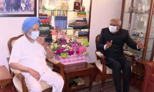 முன்னாள் பிரதமர் மன்மோகன் சிங்குடன் துணை ஜனாதிபதி சந்திப்பு