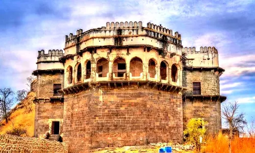 தவுலதாபாத் கோட்டை தேவ்கிரி கோட்டை என பெயர் மாற்றப்படும்- மந்திரி தகவல்