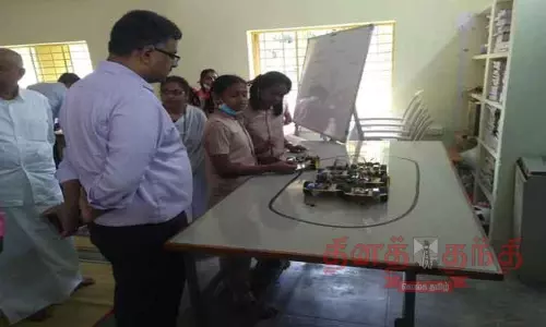 கோட்டூரில் ரோபோ தயாரிப்பில் அரசு பள்ளி மாணவிகள் அசத்தல் கோட்டூரில் ரோபோ தயாரிப்பில் அரசு பள்ளி மாணவிகள் அசத்தல்