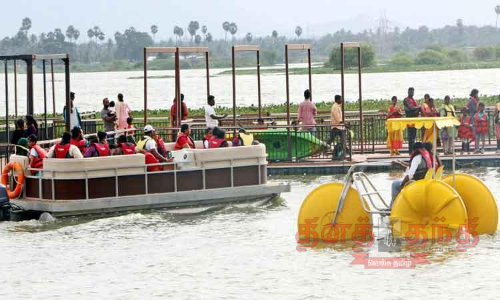 விடுமுறை தினத்தில் குவியும் கூட்டம்: கோவையில் குஷிப்படுத்தும் ஸ்மார்ட் சிட்டி குளங்கள் விடுமுறை தினத்தில் குவியும் கூட்டம்: கோவையில் குஷிப்படுத்தும் ஸ்மார்ட் சிட்டி குளங்கள்