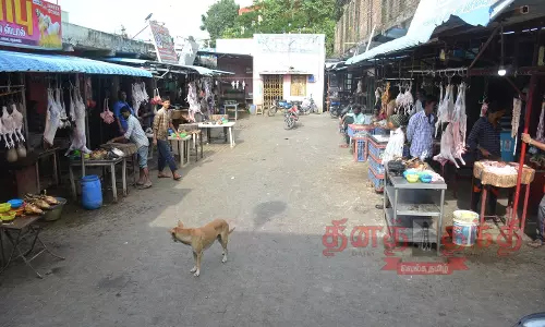 புரட்டாசி மாத பிறப்பையொட்டி கிருஷ்ணகிரியில் இறைச்சி கடைகள் வெறிச்சோடின புரட்டாசி மாத பிறப்பையொட்டி கிருஷ்ணகிரியில் இறைச்சி கடைகள் வெறிச்சோடின