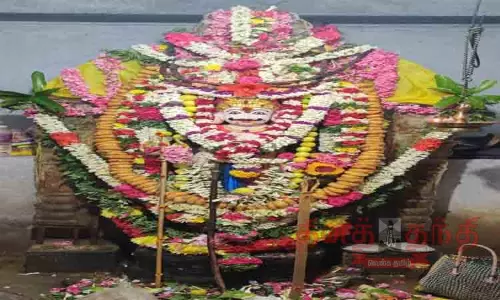 வடுக பைரவருக்கு சிறப்பு அபிஷேகம்