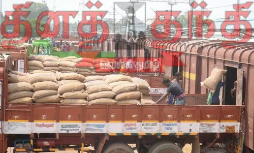 அரவைக்காக 50 ஆயிரம் நெல் மூட்டைகள்