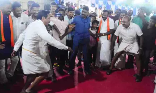 ஆ.ராசா மீது நடவடிக்கை எடுக்காவிட்டால் கோர்ட்டில் வழக்கு தொடரப்படும்-எச்.ராஜா பேட்டி ஆ.ராசா மீது நடவடிக்கை எடுக்காவிட்டால் கோர்ட்டில் வழக்கு தொடரப்படும்-எச்.ராஜா பேட்டி