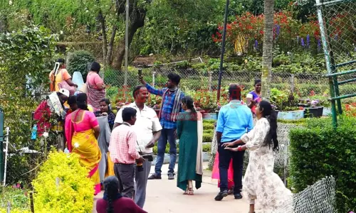 கொடைக்கானலில் 2-வது சீசன் தொடக்கம்: எழில் கொஞ்சும் அழகை ரசிக்கும் சுற்றுலா பயணிகள் கொடைக்கானலில் 2-வது சீசன் தொடக்கம்: எழில் கொஞ்சும் அழகை ரசிக்கும் சுற்றுலா பயணிகள்