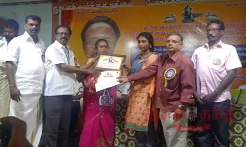 மாணவர்களுக்கு பரிசளிப்பு மாணவர்களுக்கு பரிசளிப்பு