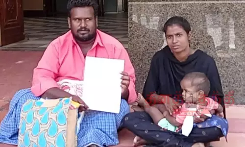 குழந்தையுடன் தம்பதி தர்ணா