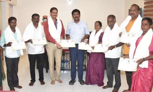 வாக்காளர் பட்டியலுடன் ஆதார் எண் இணைக்கும் பணியை விரைந்து முடிக்க வேண்டும் வாக்காளர் பட்டியலுடன் ஆதார் எண் இணைக்கும் பணியை விரைந்து முடிக்க வேண்டும்