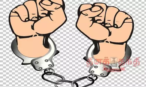 பயங்கர ஆயுதங்களுடன் பதுங்கிய  2 வாலிபர்கள் கைது