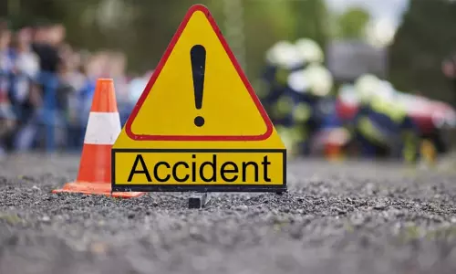 நைஜீரியாவில் லாரியும், பஸ்களும் அடுத்தடுத்து மோதல்: 19 பேர் பலி நைஜீரியாவில் லாரியும், பஸ்களும் அடுத்தடுத்து மோதல்: 19 பேர் பலி