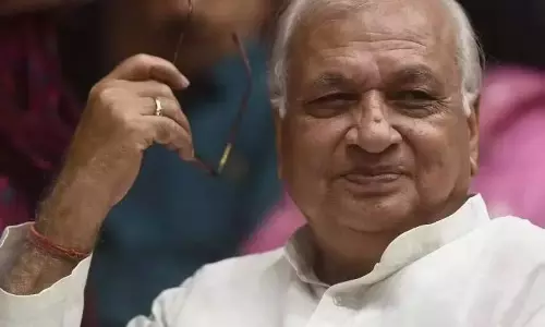 கேரள கவர்னர்-மாநில அரசு மோதல் முற்றுகிறது: கவர்னர் பகிரங்க குற்றச்சாட்டு; மந்திரி எதிர்ப்பு