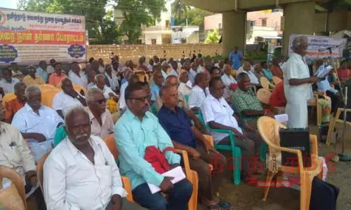 ஓய்வூதியர் சங்கத்தினர் தர்ணா