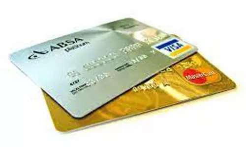 மிளகாய் பொடி தூவி சைக்கிளில் சென்றவரிடம் வழிப்பறி செய்த 2 பேர் சிக்கினர்- கிரெடிட் கார்டு மூலம் ரூ.1½ லட்சம் அபேஸ்