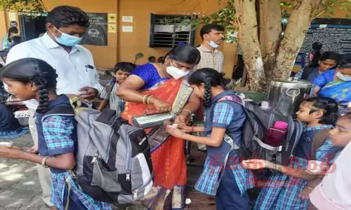 பள்ளி மாணவர்களுக்கு கபசுர குடிநீர் வினியோகம்