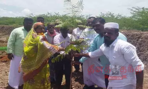 மரக்கன்றுகள் நடும் நிகழ்ச்சி