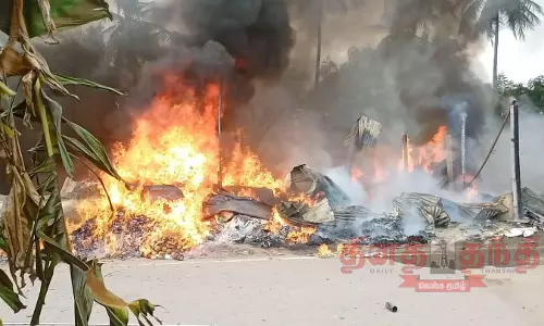 பள்ளிபாளையத்தில்  நூல் குடோனில் திடீர் தீ விபத்து  ரூ.5 லட்சம் பொருட்கள் எரிந்து சேதம்