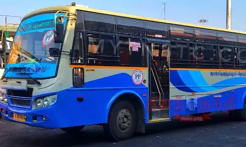 அரசு பஸ் பழுதானதால் பயணிகள் அவதி அரசு பஸ் பழுதானதால் பயணிகள் அவதி