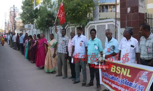 மனித சங்கிலி போராட்டம்