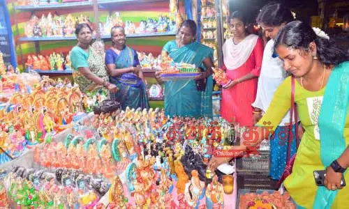 கொலு பொம்மைகள் விற்பனை படுஜோர்