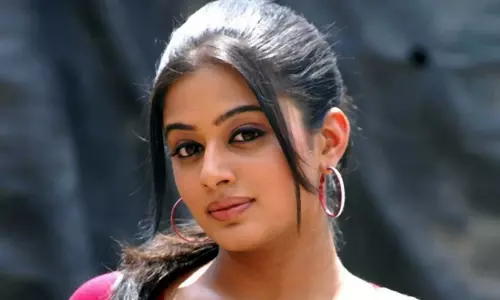 பட அதிபர் மீது பிரியாமணி புகார்