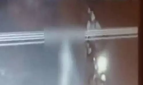 சிறுமி கூட்டு பாலியல் பலாத்காரம் செய்யப்பட்டு ரத்த காயத்துடன் நிர்வாணமாக 2 கிலோமீட்டர் நடந்த கொடூரம்