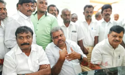 தமிழகம் போதை பொருள் விற்பனையில் தலைநிமிர்ந்து இருக்கிறது - ஜி.கே.வாசன் தமிழகம் போதை பொருள் விற்பனையில் தலைநிமிர்ந்து இருக்கிறது - ஜி.கே.வாசன்