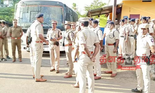 என்.ஐ.ஏ. அதிகாரிகள் திடீர் சோதனை-  எதிர்ப்பு தெரிவித்து சாலைமறியல்-பரபரப்பு