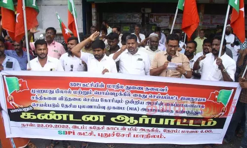 எஸ்.டி.பி.ஐ. கட்சியினர் ஆர்ப்பாட்டம் எஸ்.டி.பி.ஐ. கட்சியினர் ஆர்ப்பாட்டம்