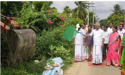 வாய்க்கால் தூர்வாரும் பணி