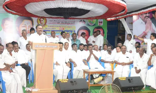 ஆ.ராசாவை பேச வைத்து மு.க.ஸ்டாலின் மோசமான அரசியல் செய்கிறார் முன்னாள் அமைச்சர் திண்டுக்கல் சீனிவாசன் குற்றச்சாட்டு ஆ.ராசாவை பேச வைத்து மு.க.ஸ்டாலின் மோசமான அரசியல் செய்கிறார் முன்னாள் அமைச்சர் திண்டுக்கல் சீனிவாசன் குற்றச்சாட்டு