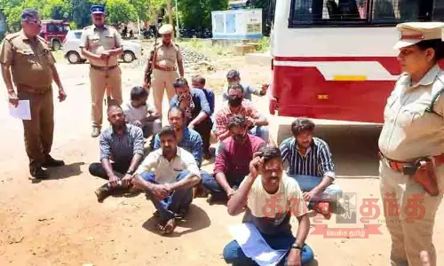 சிறப்பு முகாம் அகதிகள் கோர்ட்டு வளாகத்தில் திடீர் தர்ணா சிறப்பு முகாம் அகதிகள் கோர்ட்டு வளாகத்தில் திடீர் தர்ணா
