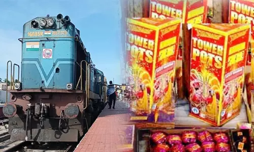 ரெயில்களில் பட்டாசு எடுத்துச் செல்ல தடை.. மீறினால் 3 ஆண்டுகள் வரை சிறை ரெயில்களில் பட்டாசு எடுத்துச் செல்ல தடை.. மீறினால் 3 ஆண்டுகள் வரை சிறை