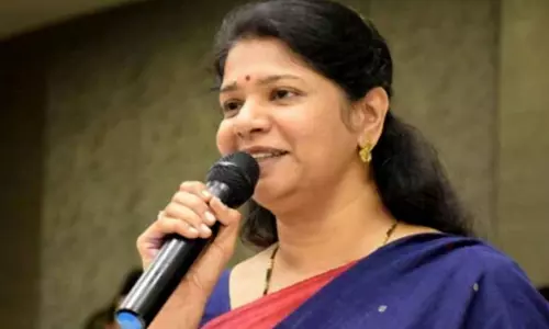 மாணவர்கள் அரசியல் பேச வேண்டும் கல்லூரி விழாவில் கனிமொழி எம்.பி. பேச்சு மாணவர்கள் அரசியல் பேச வேண்டும் கல்லூரி விழாவில் கனிமொழி எம்.பி. பேச்சு
